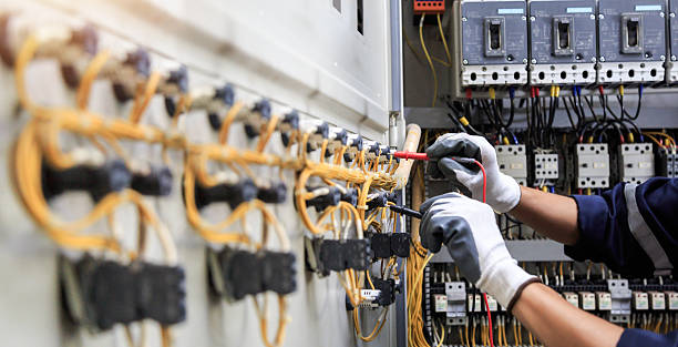 Professional Electrician technician working in Waco, TX
